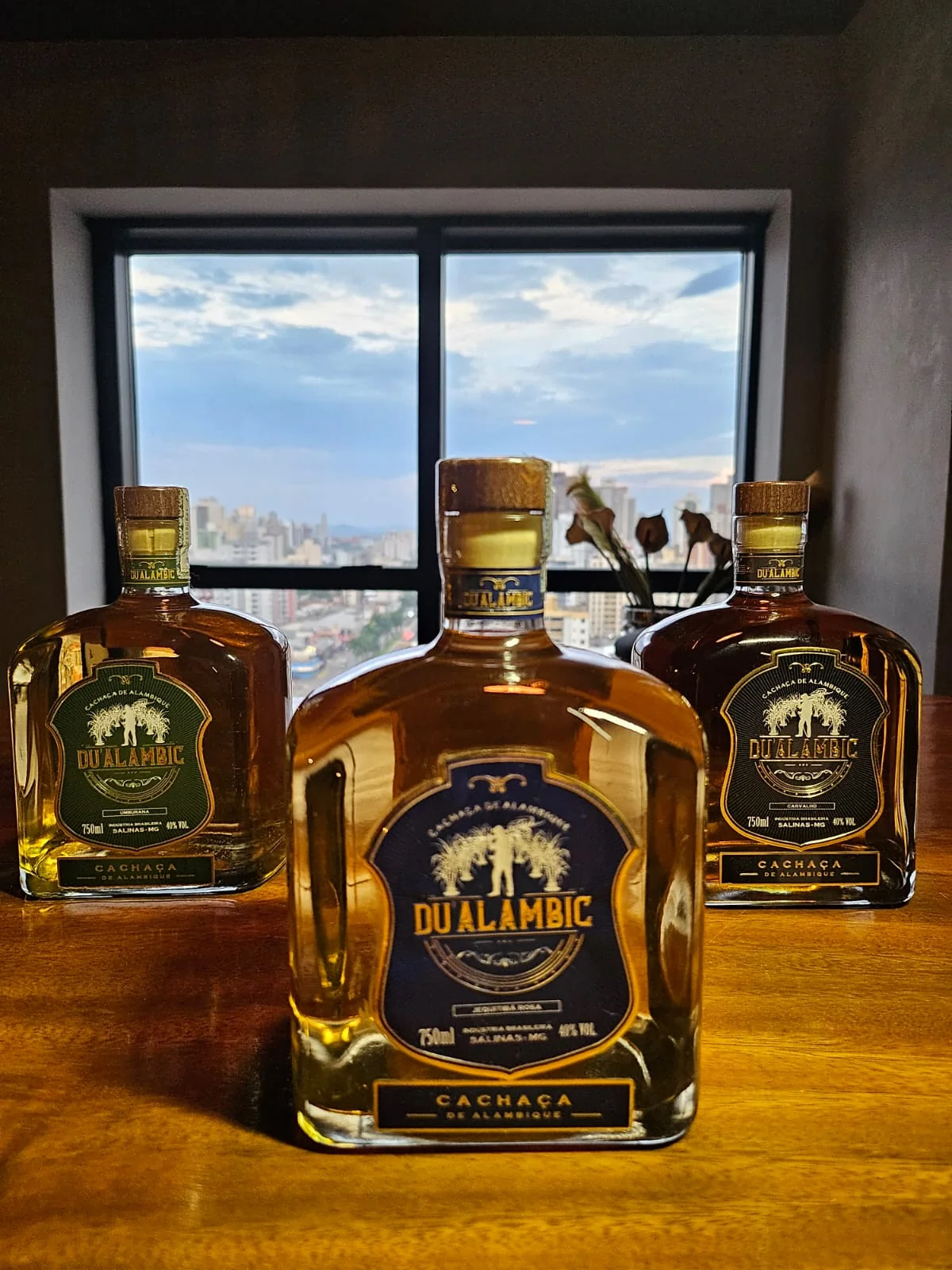 Linha DU'ALAMBIC com os três rótulos